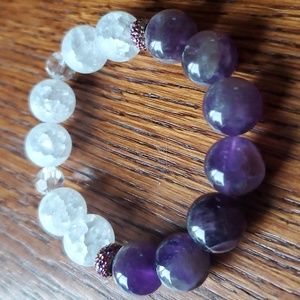 Handmade gemstone bracelet with Amethyst and Quartz